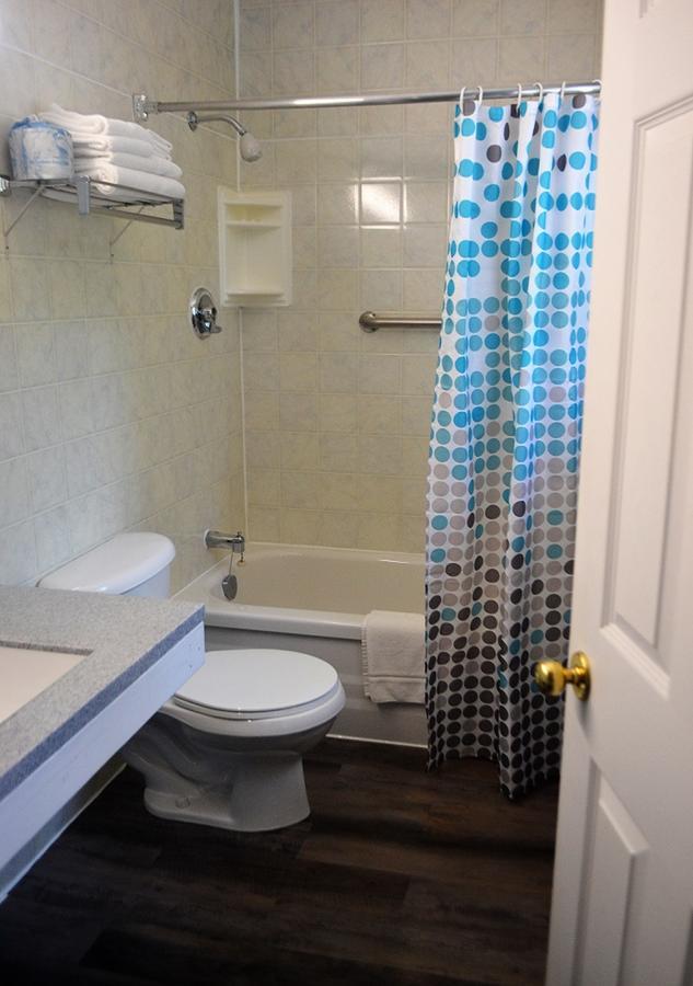 Stratford Suburban Motel ภายนอก รูปภาพ