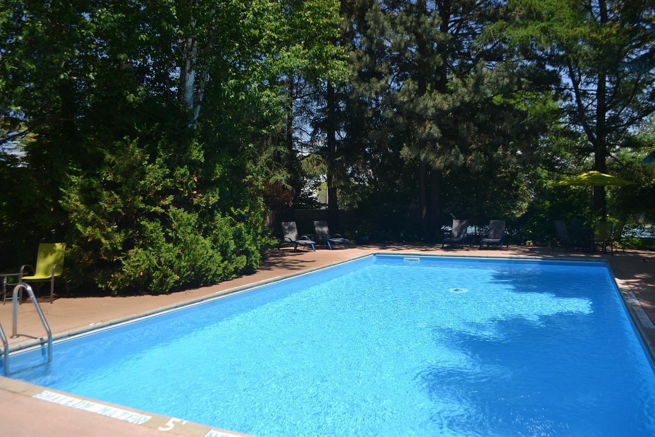 Stratford Suburban Motel ภายนอก รูปภาพ